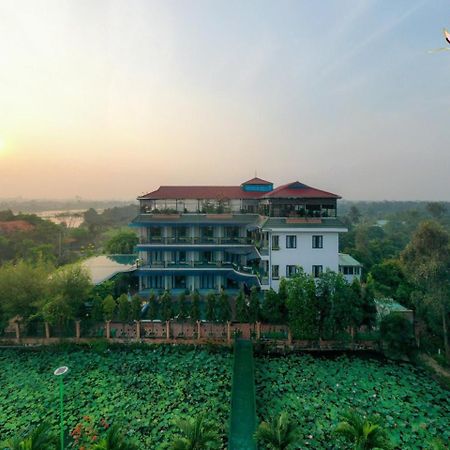Khu Nghi Duong Huong Sen - Binh My, Cu Chi Hotel Хошимин Екстериор снимка