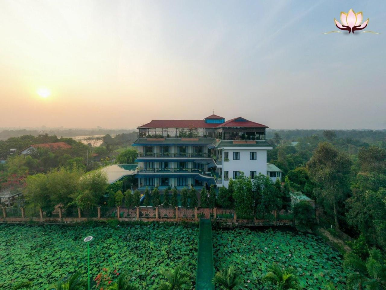 Khu Nghi Duong Huong Sen - Binh My, Cu Chi Hotel Хошимин Екстериор снимка